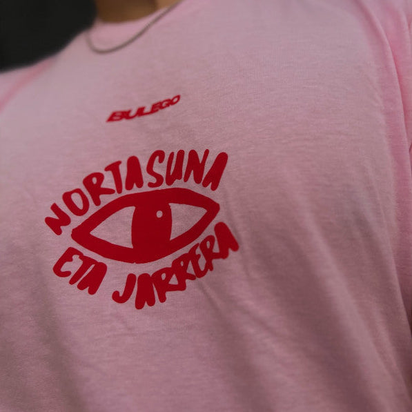 Camiseta "nortasuna eta jarrera" Bulego