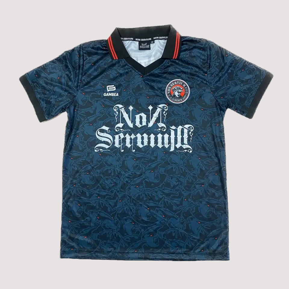 Camiseta deportiva Non Servium "Criatura"